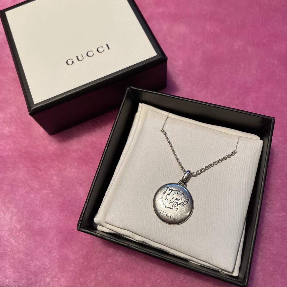 Gucci “Blind for love” Tiger necklace